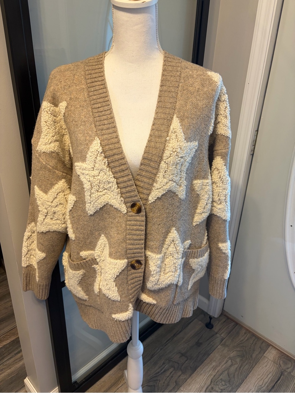 Like New…Boutique Cozy Star-Pattern Very Oversized Cardigan Sweater